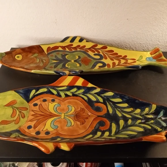 GORGEOUS Pair of 20" Talavera Mexican Folk Art Fish Platters.